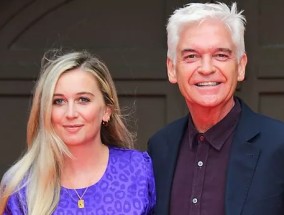 菲利普·斯科菲尔德(Phillip Schofield)的女儿在搬家申请中说:“我很自豪地称他为我的父亲。